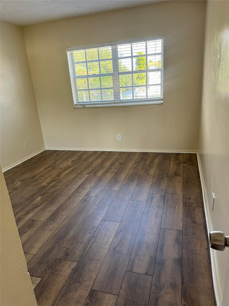 1407 Ne 56th Street - Photo 11