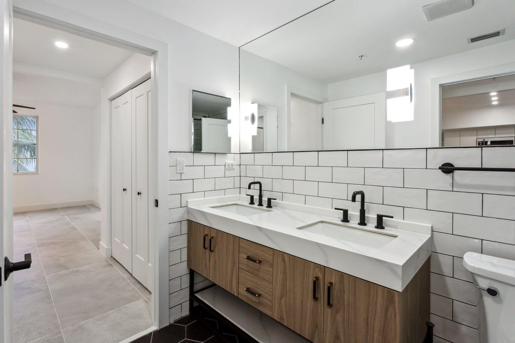 250 Ne 3rd Avenue - Photo 8