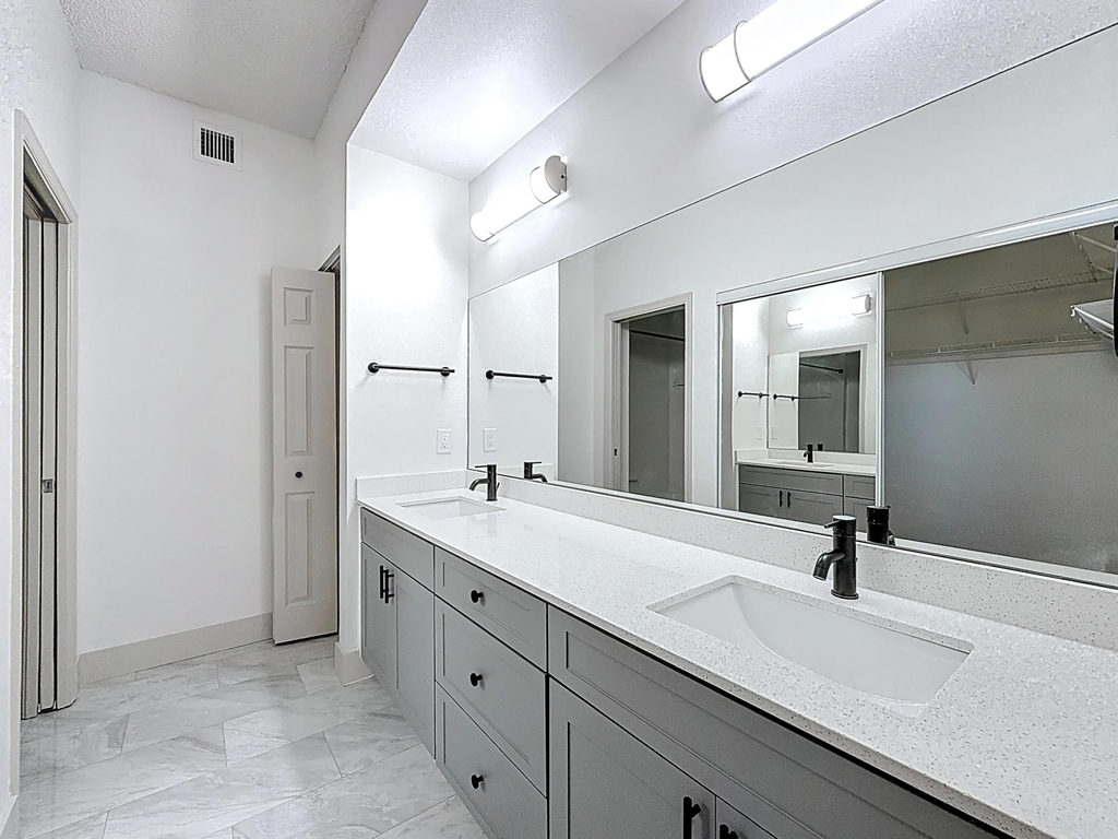 3180 N Haverhill Road - Photo 9