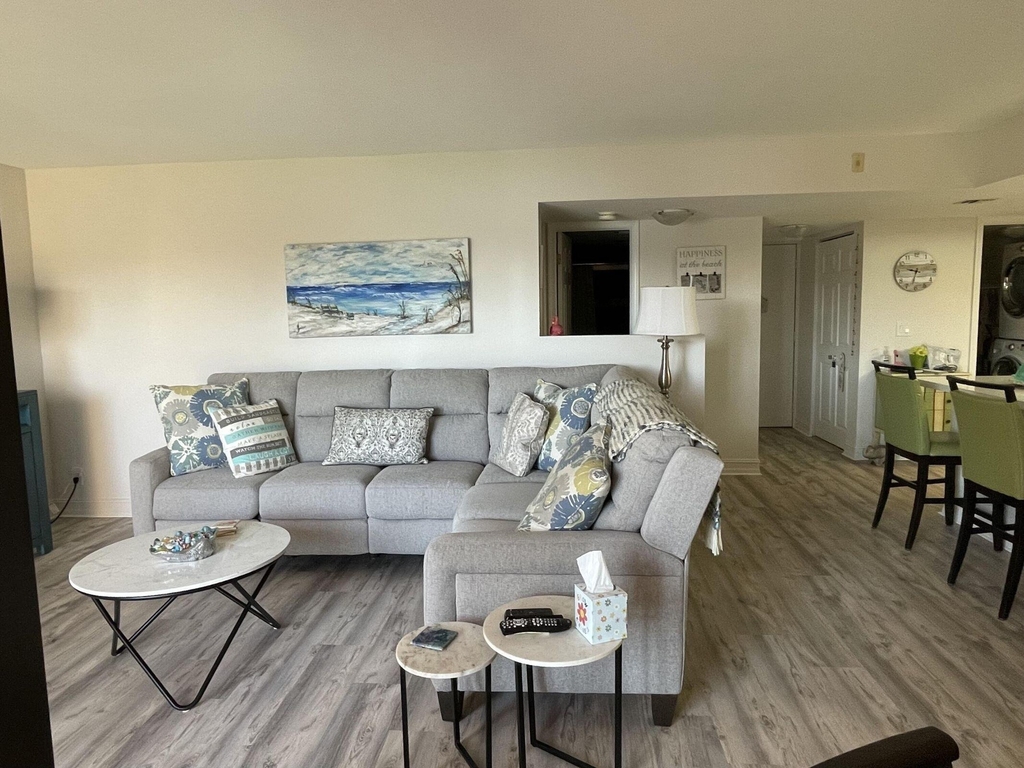 2455 Lindell Boulevard - Photo 6