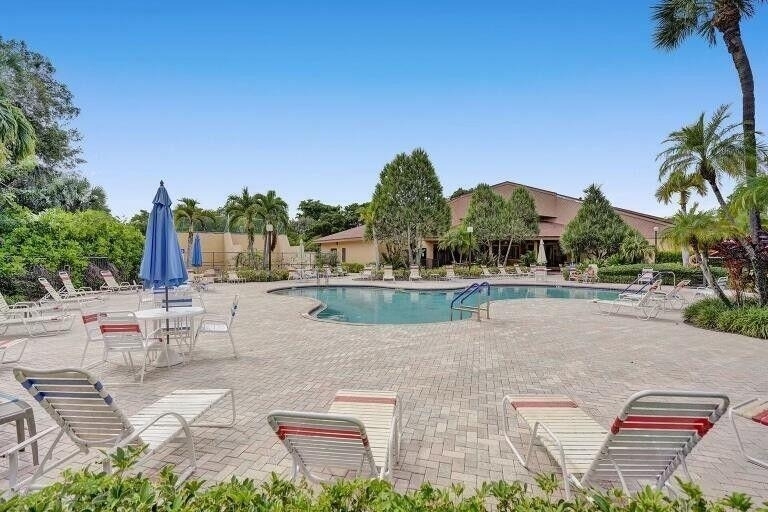 2455 Lindell Boulevard - Photo 24