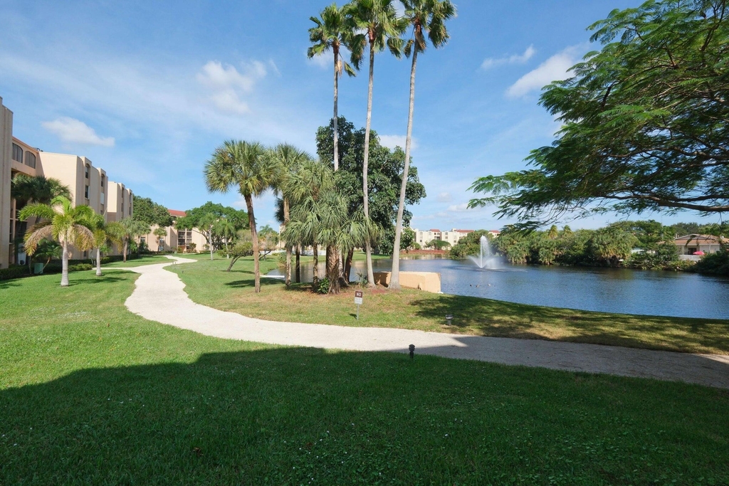 2455 Lindell Boulevard - Photo 28