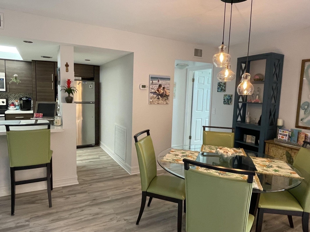 2455 Lindell Boulevard - Photo 8