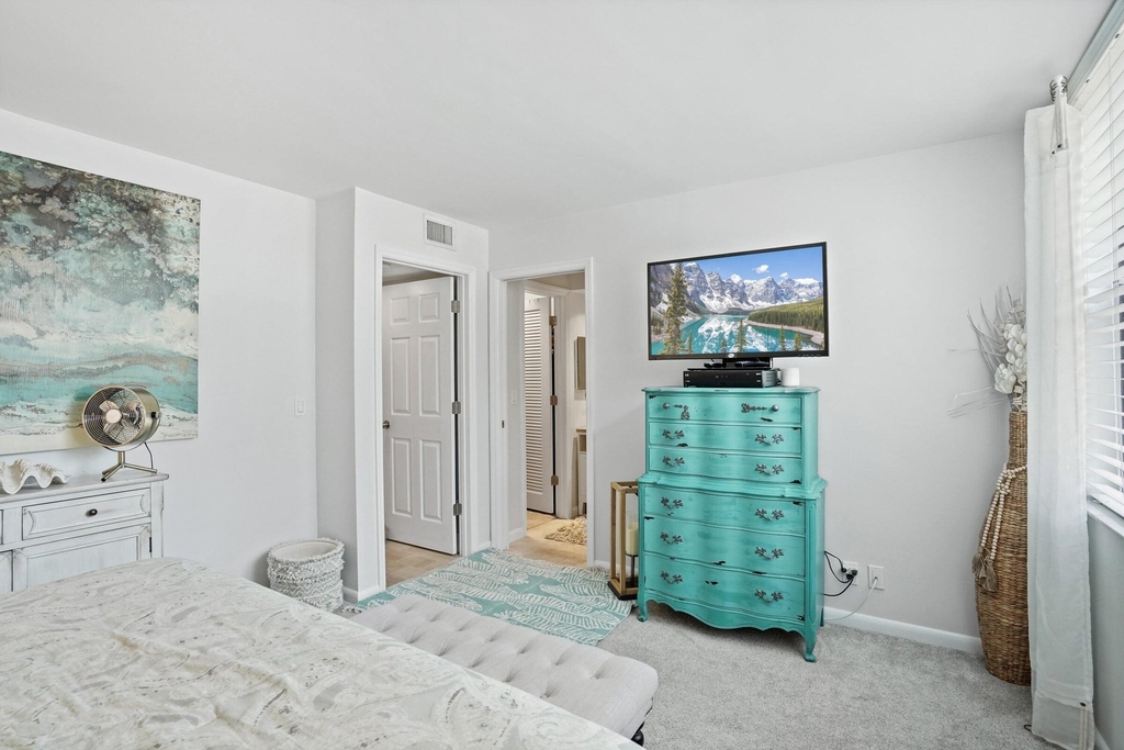 2255 Lindell Boulevard - Photo 9