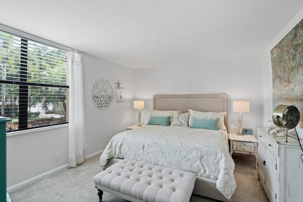 2255 Lindell Boulevard - Photo 8