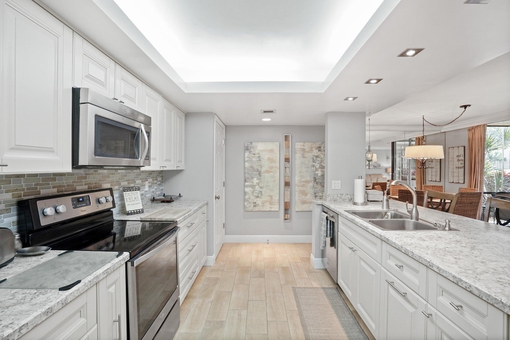 2255 Lindell Boulevard - Photo 1