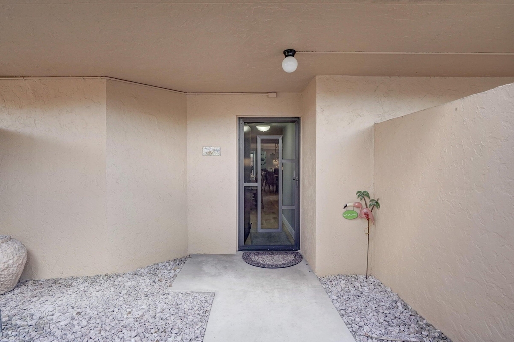 2255 Lindell Boulevard - Photo 22
