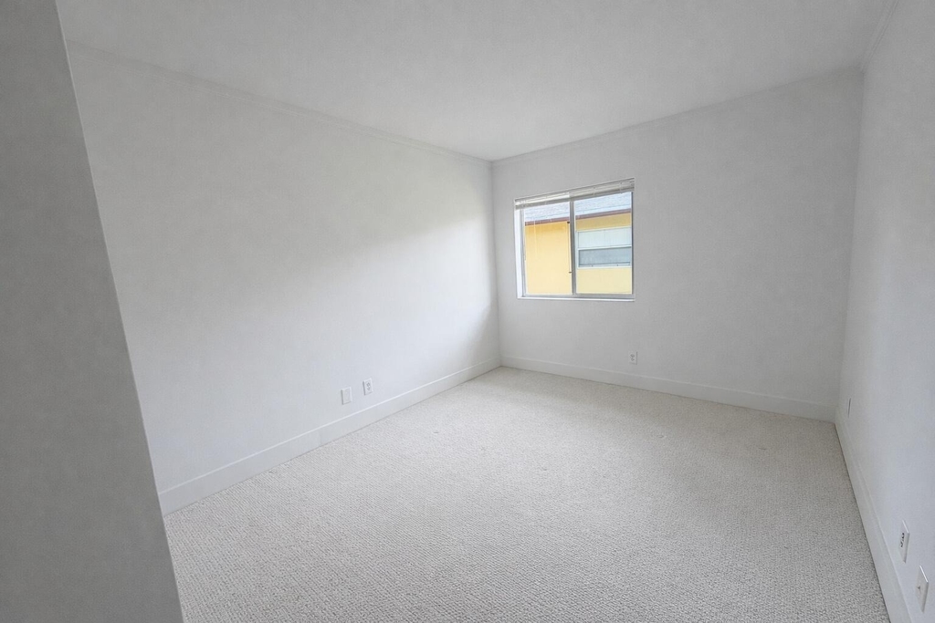 2660 Ne 8th Avenue - Photo 13