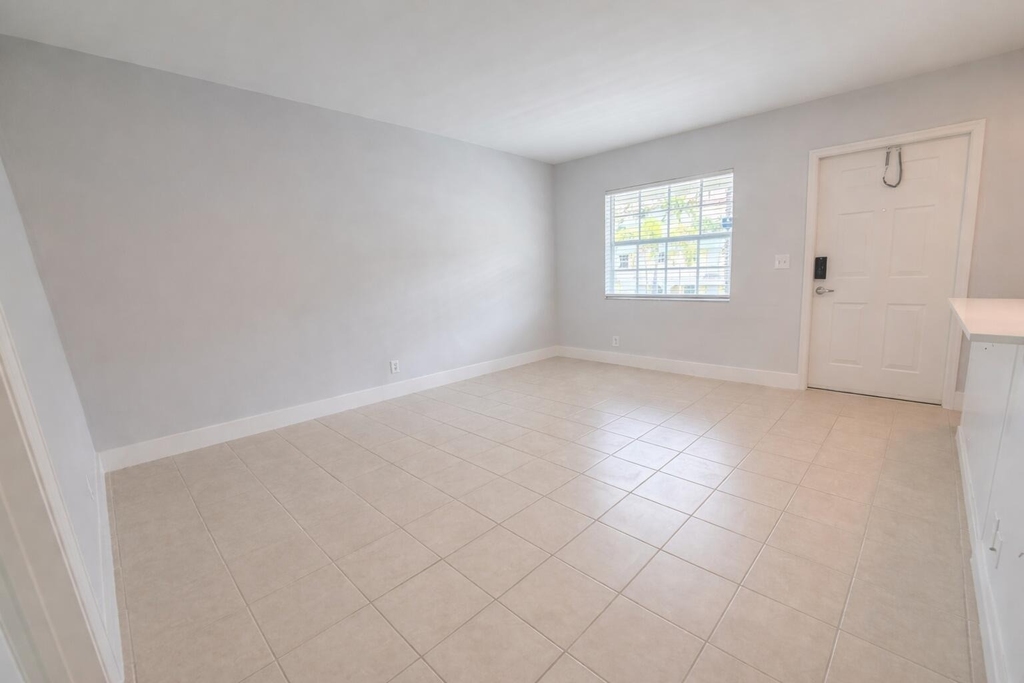 2660 Ne 8th Avenue - Photo 7