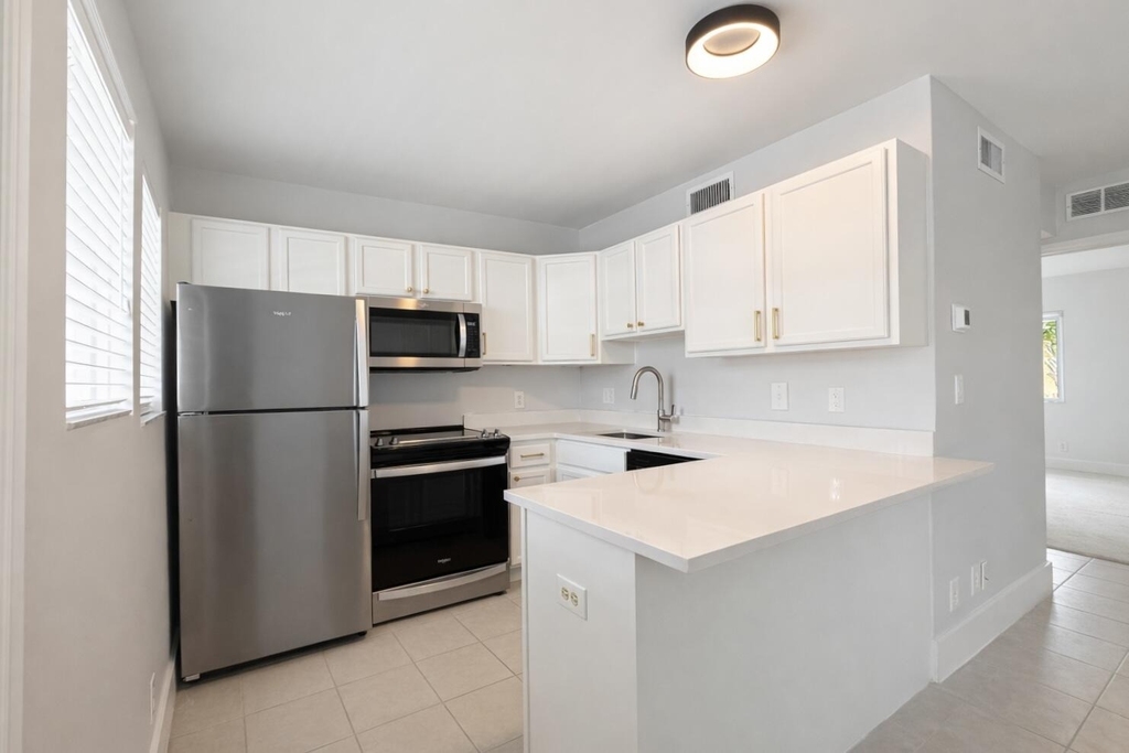 2660 Ne 8th Avenue - Photo 3