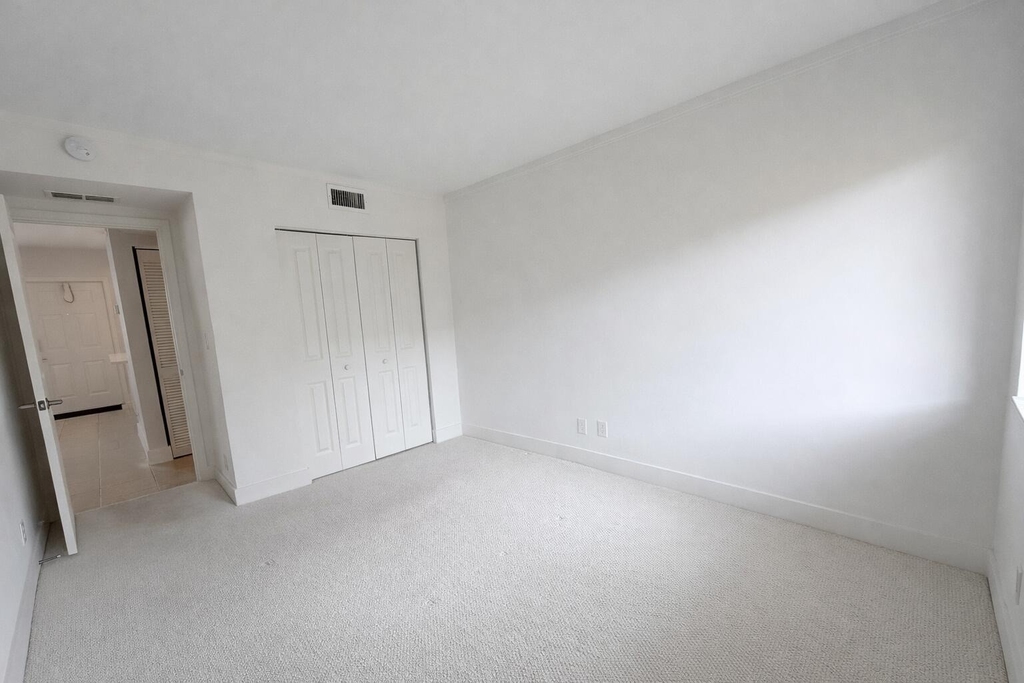 2660 Ne 8th Avenue - Photo 14