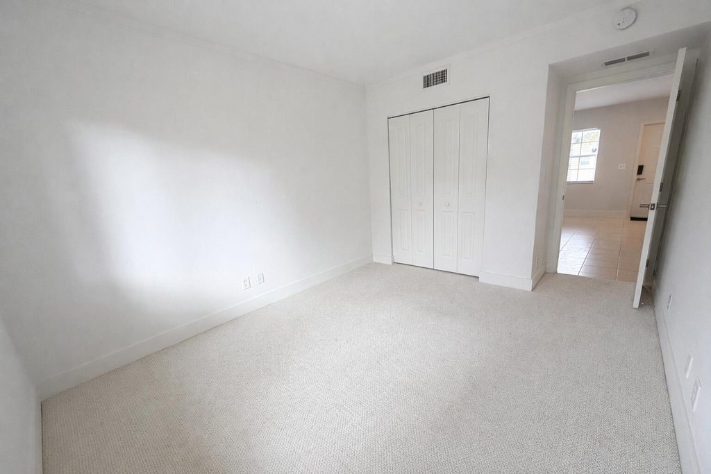 2660 Ne 8th Avenue - Photo 10