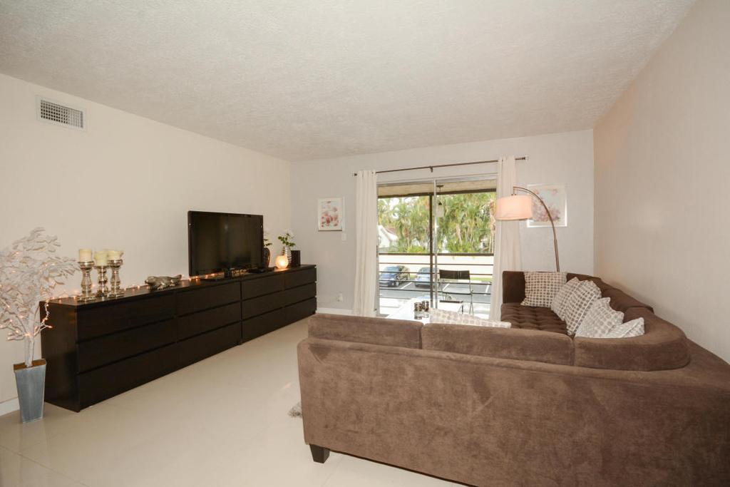 1231 Nw 13th Street - Photo 5