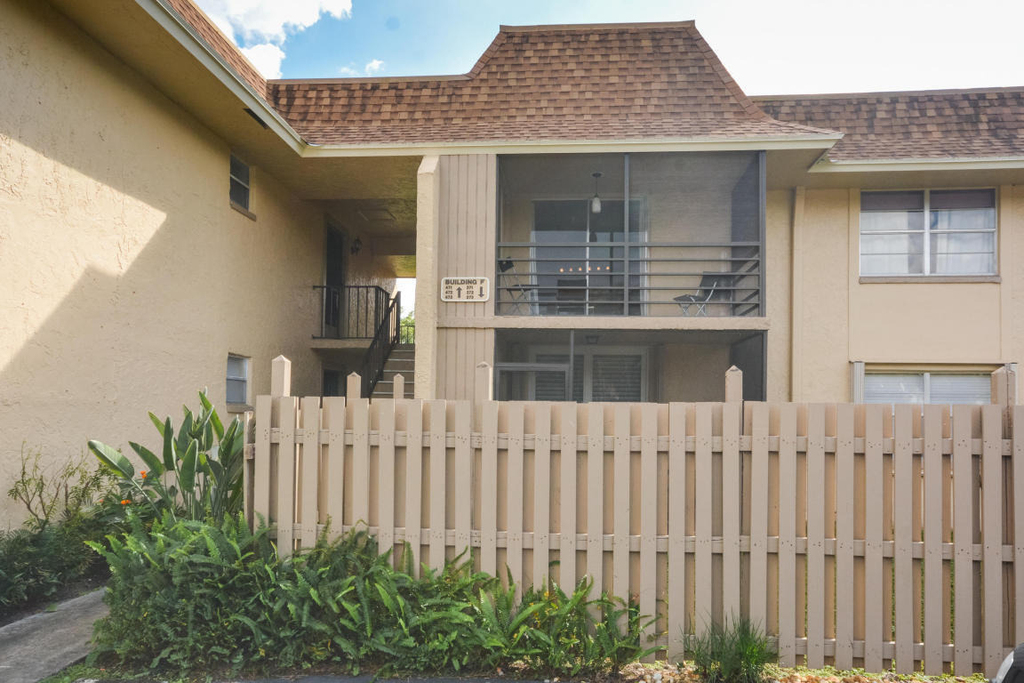 1231 Nw 13th Street - Photo 2