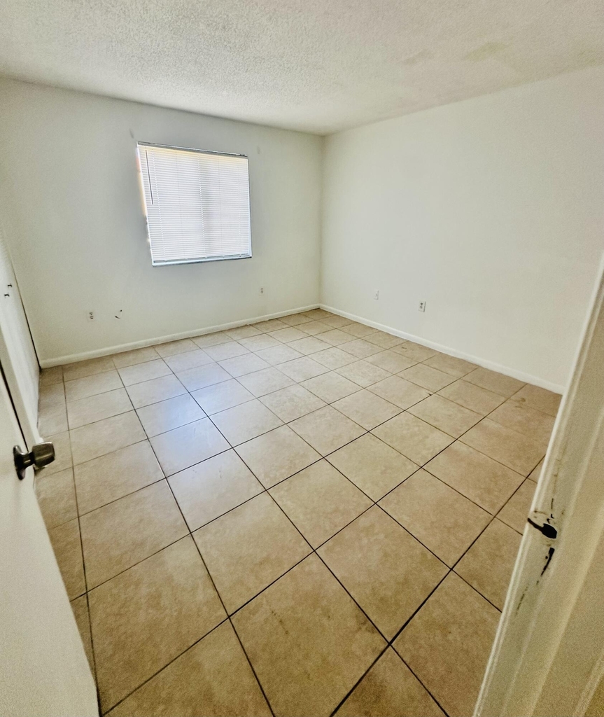6054 Forest Hill Boulevard - Photo 9