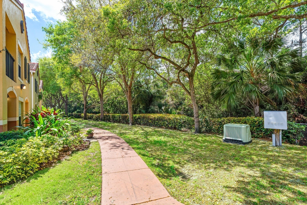 10336 Fox Trail Road S - Photo 31