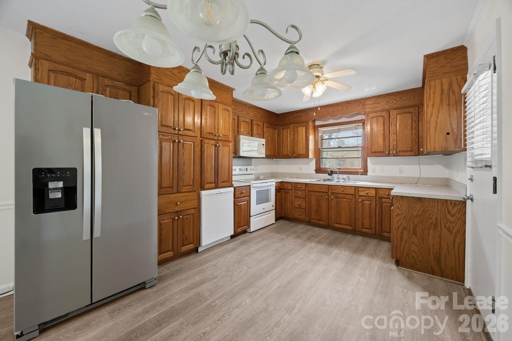 1502 Cloverdale Lane - Photo 4