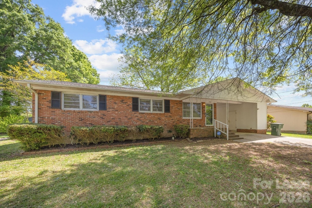 1502 Cloverdale Lane - Photo 0