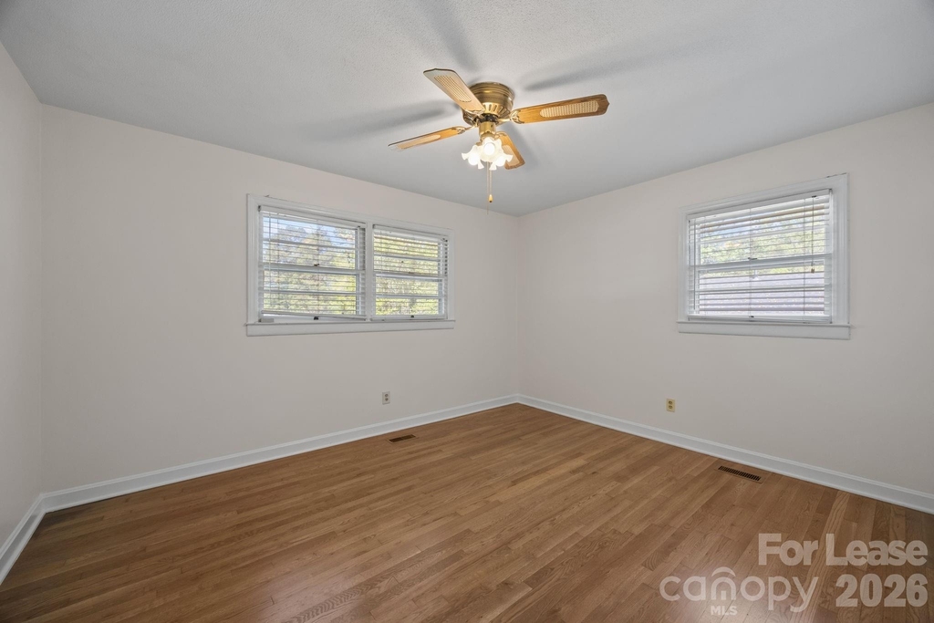 1502 Cloverdale Lane - Photo 11