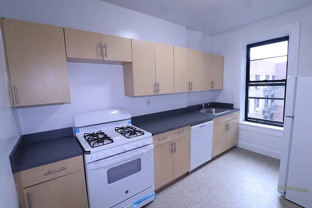 37-33 College Point Blvd - Photo 8