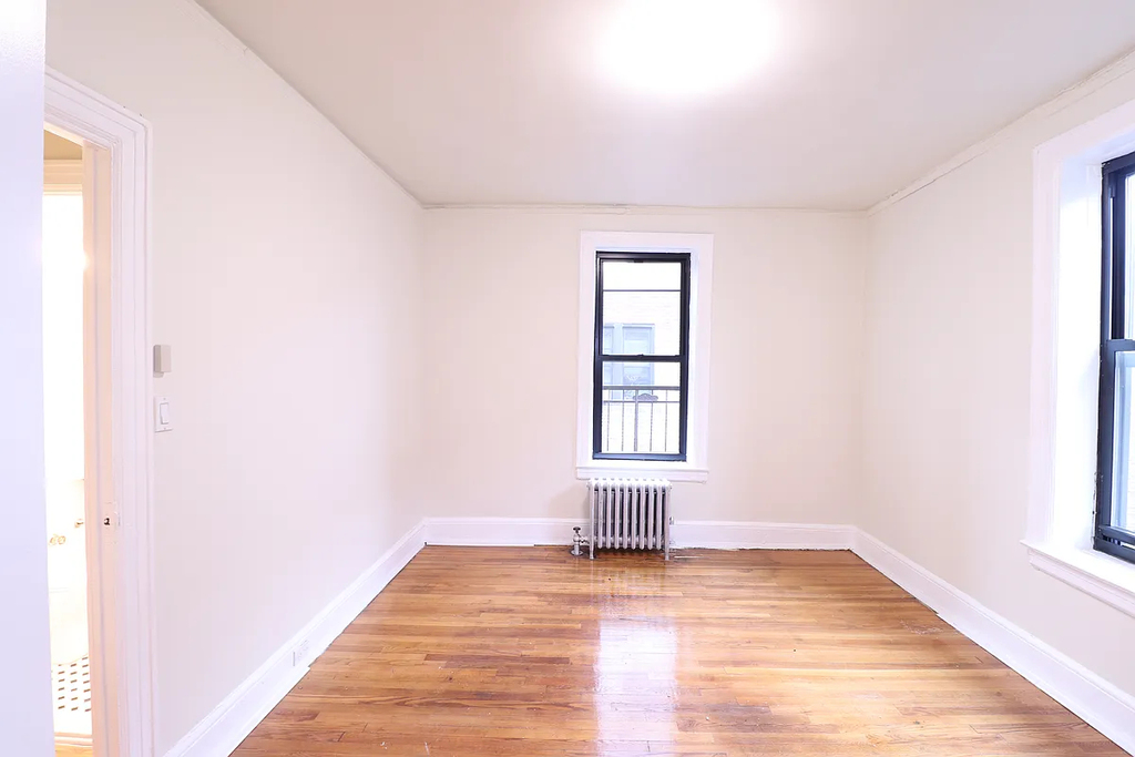 37-33 College Point Blvd - Photo 2