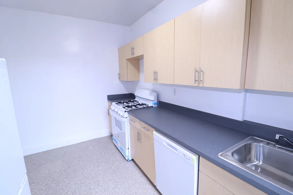 37-33 College Point Blvd - Photo 9