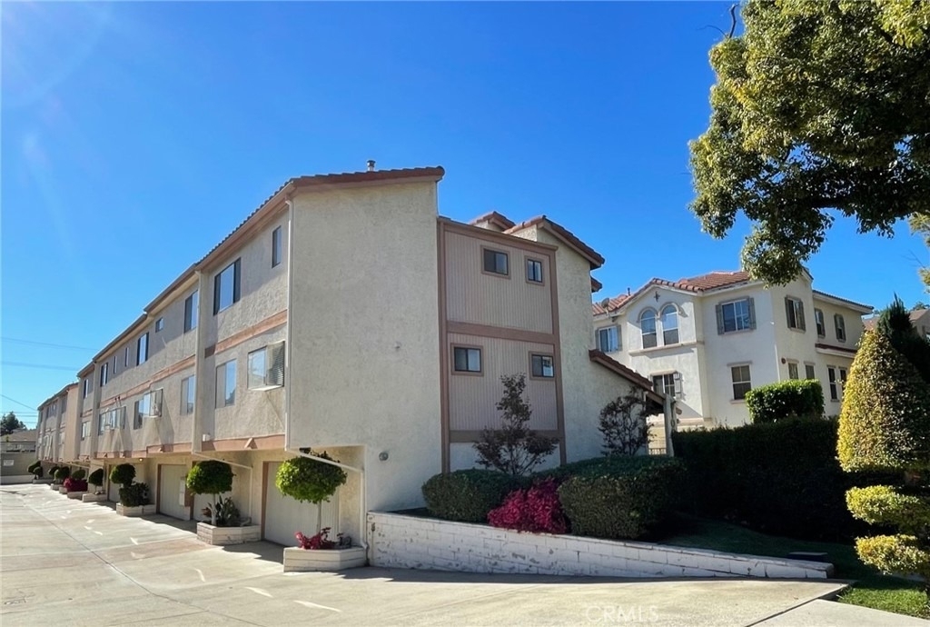 1006 Arcadia Avenue - Photo 0