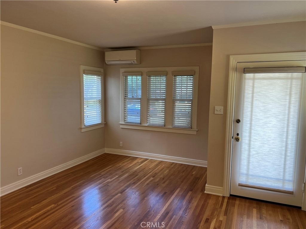 136 Poinsettia Avenue - Photo 2