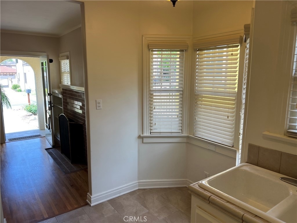 136 Poinsettia Avenue - Photo 6