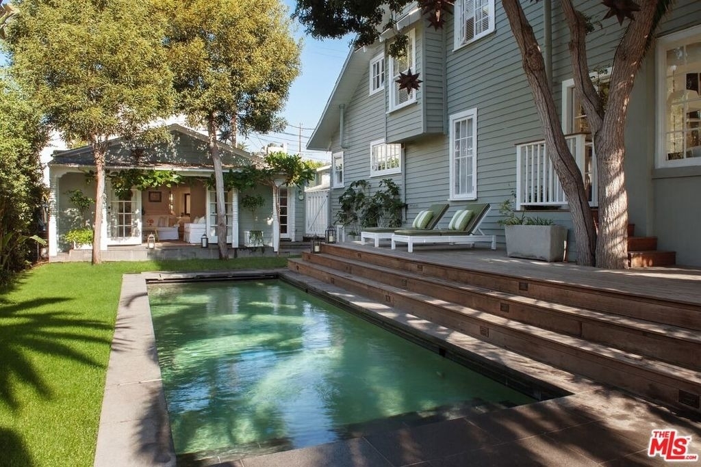 51 27th Avenue - Photo 1
