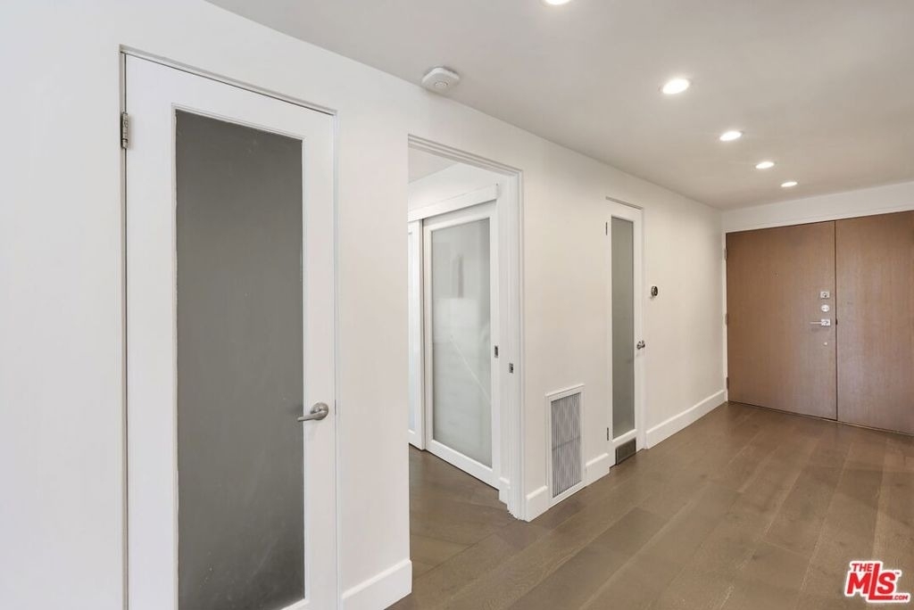723 Westmount Drive - Photo 8