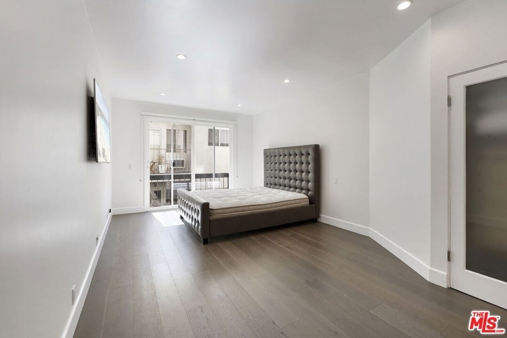 723 Westmount Drive - Photo 9