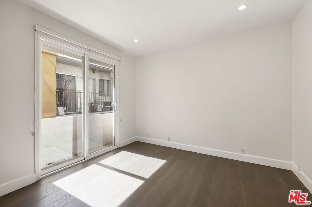 723 Westmount Drive - Photo 14