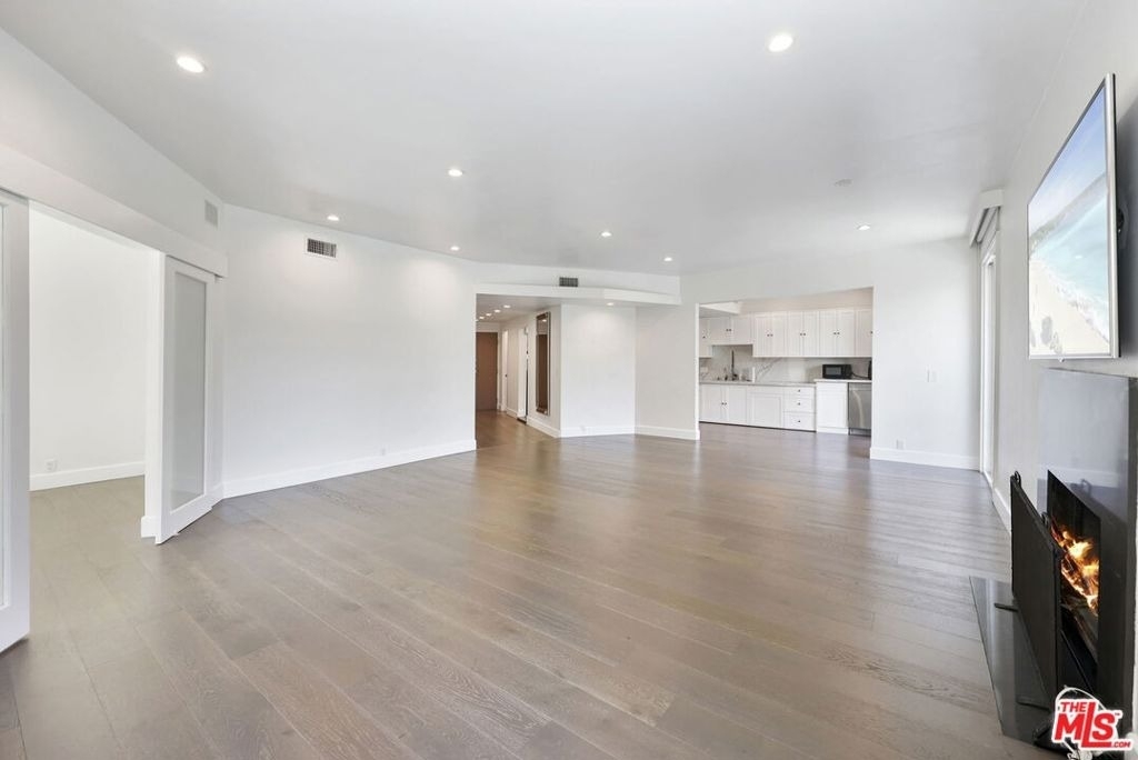723 Westmount Drive - Photo 5