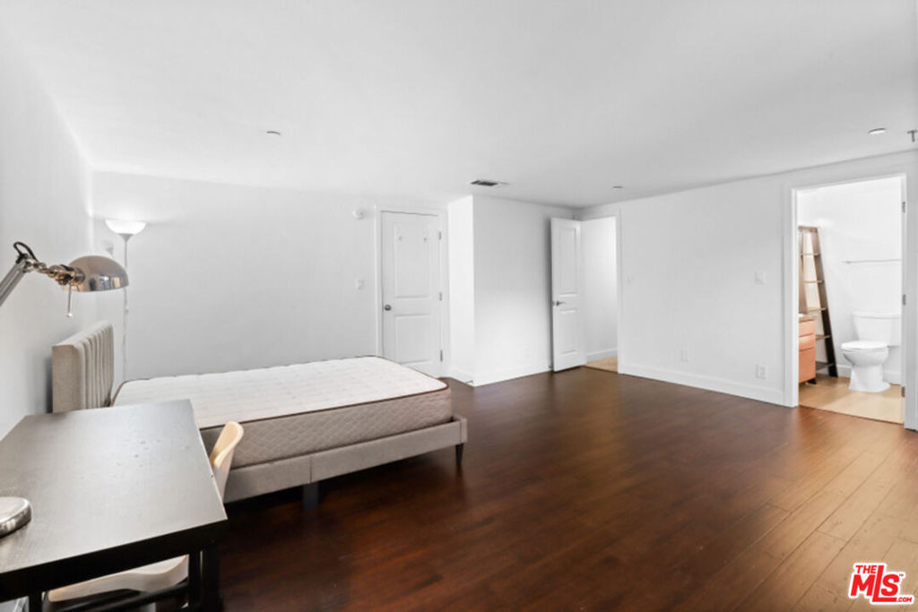 10982 Roebling Avenue - Photo 20