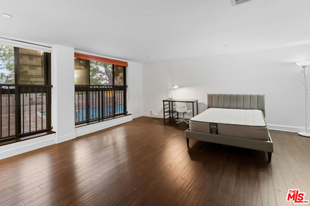 10982 Roebling Avenue - Photo 24
