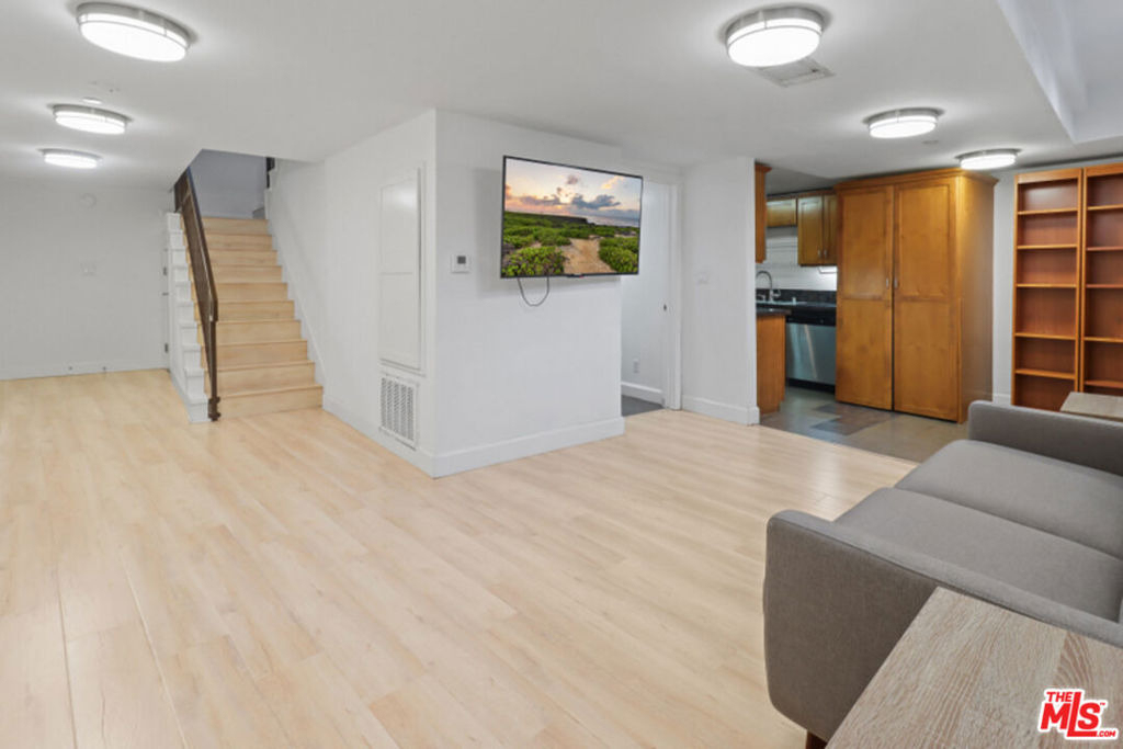 10982 Roebling Avenue - Photo 2