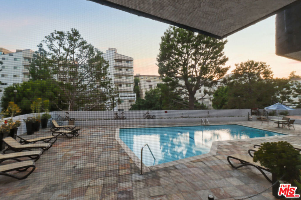 10982 Roebling Avenue - Photo 25