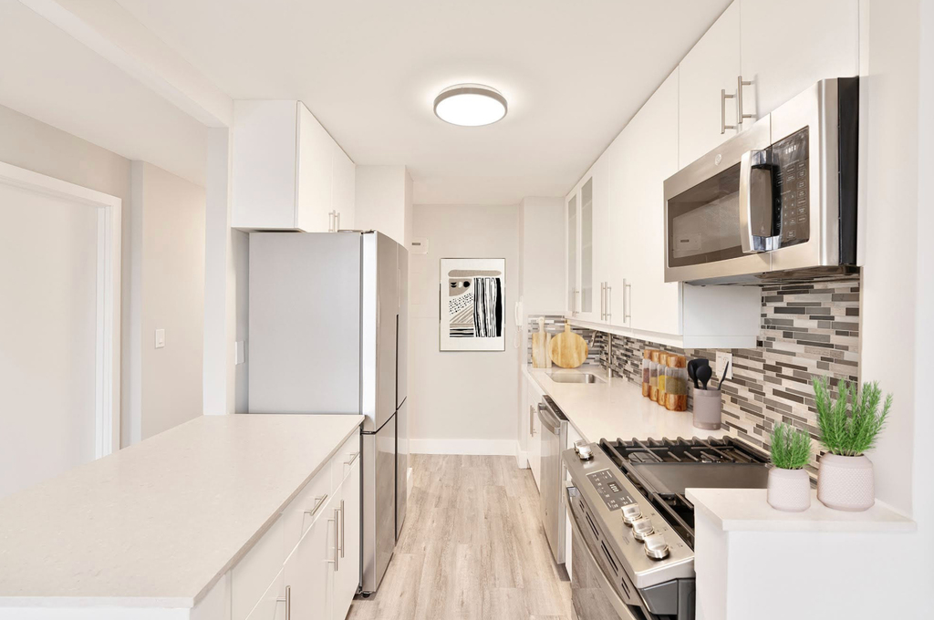 2nd Avenue - Photo 7