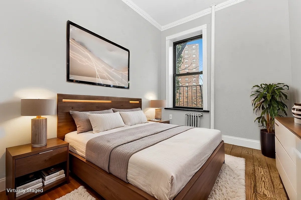 212 E 105th St - Photo 2