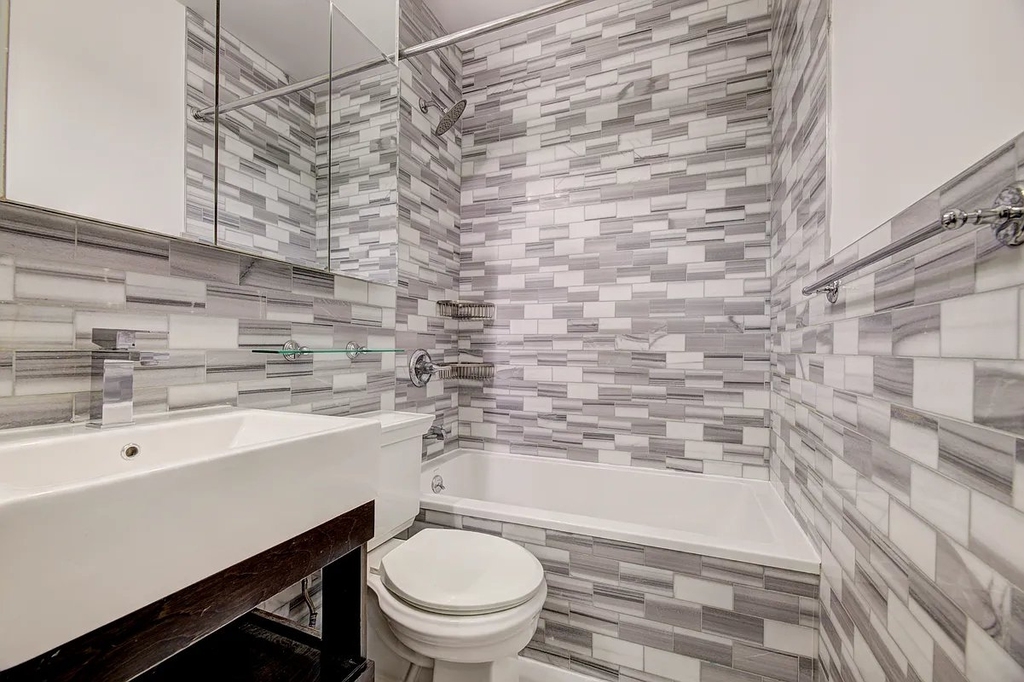212 E 105th St - Photo 5