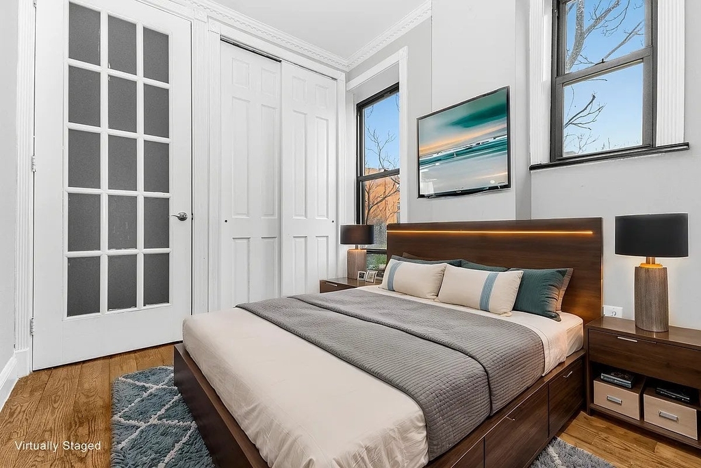 212 E 105th St - Photo 1