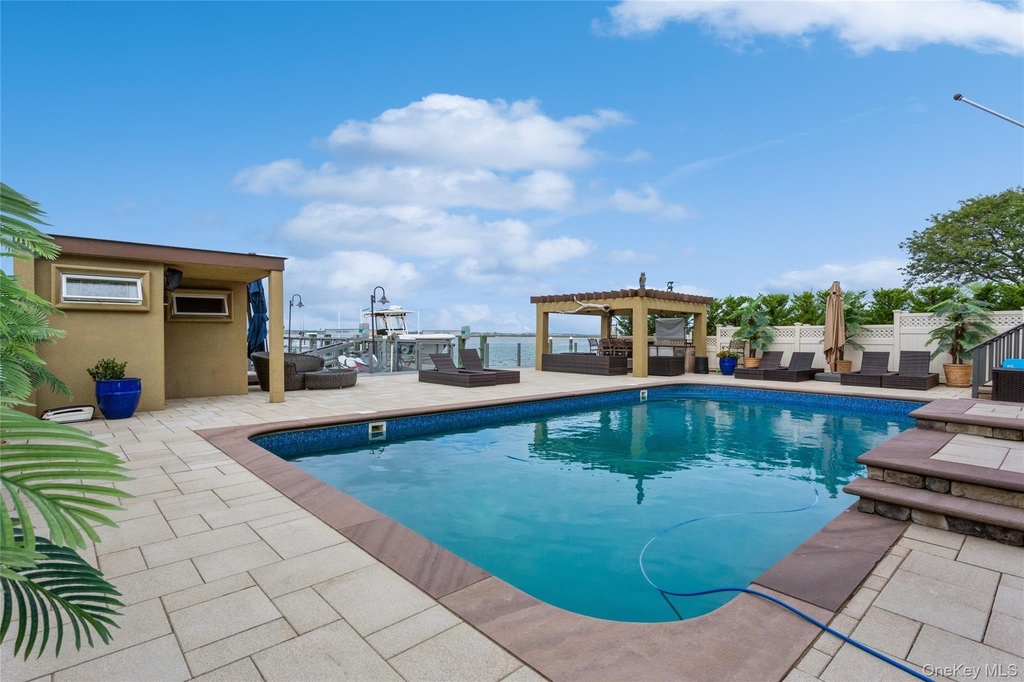 319 Harbor Drive - Photo 2