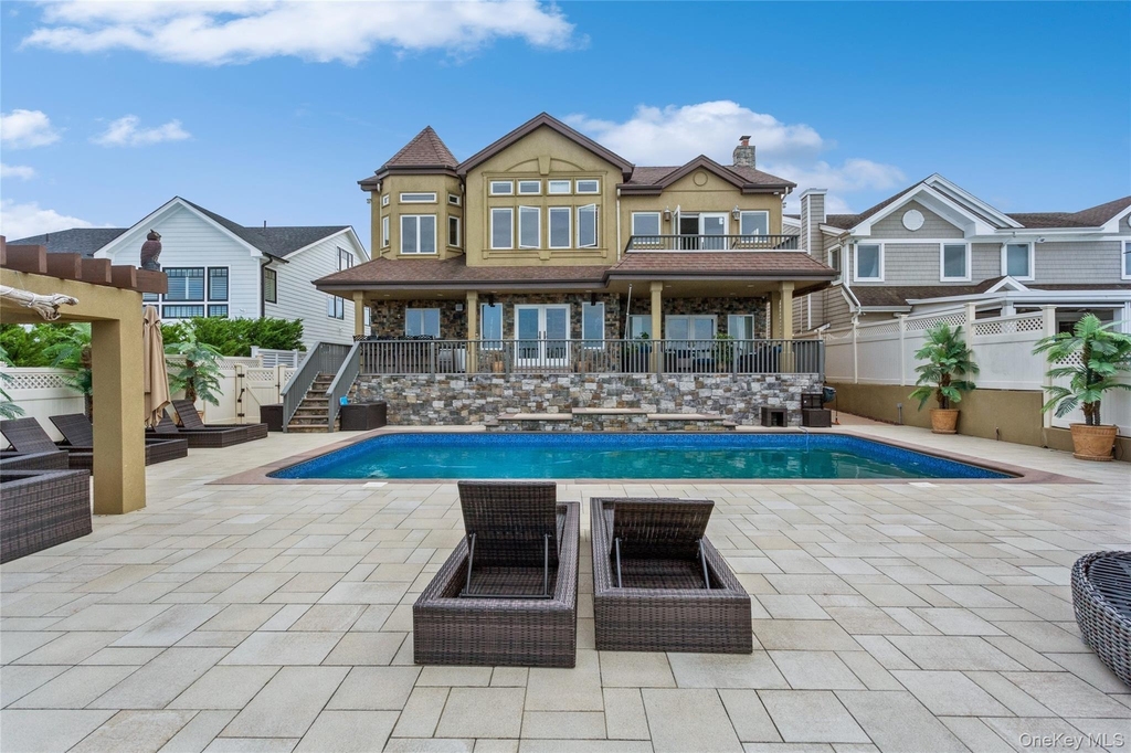 319 Harbor Drive - Photo 1