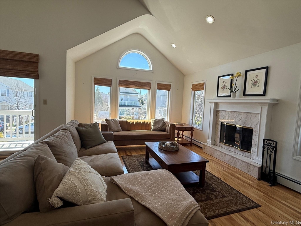 227 W Pine Street - Photo 2