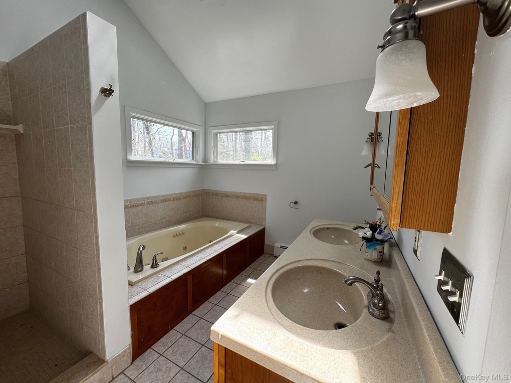 2581 Roanoke Avenue - Photo 11