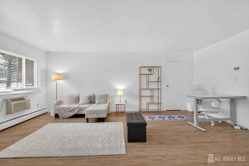 22 Lake Avenue - Photo 2