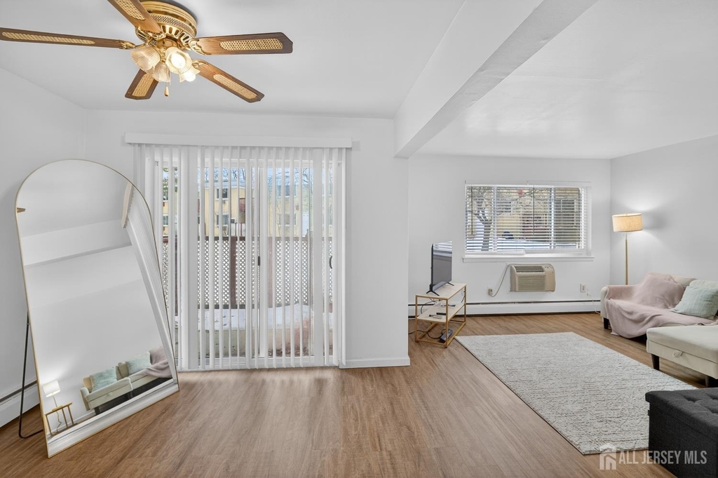 22 Lake Avenue - Photo 4