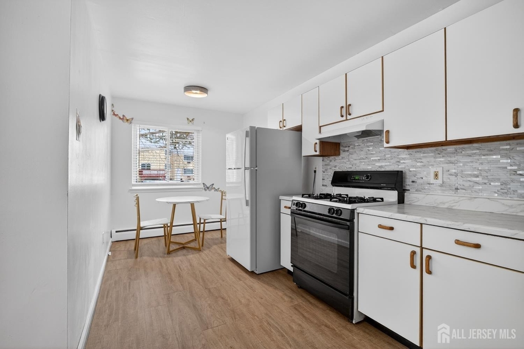 22 Lake Avenue - Photo 5