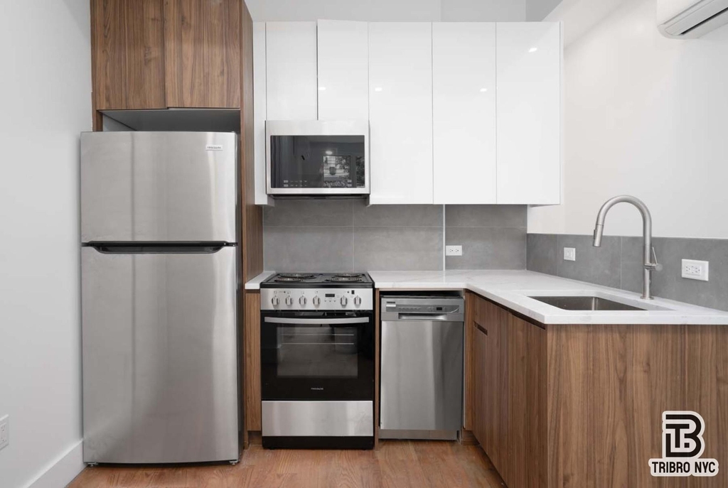 1493 Dekalb Avenue - Photo 3